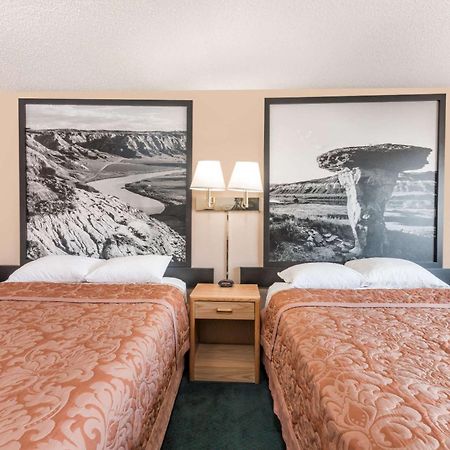 Super 8 By Wyndham Glendive Otel Dış mekan fotoğraf