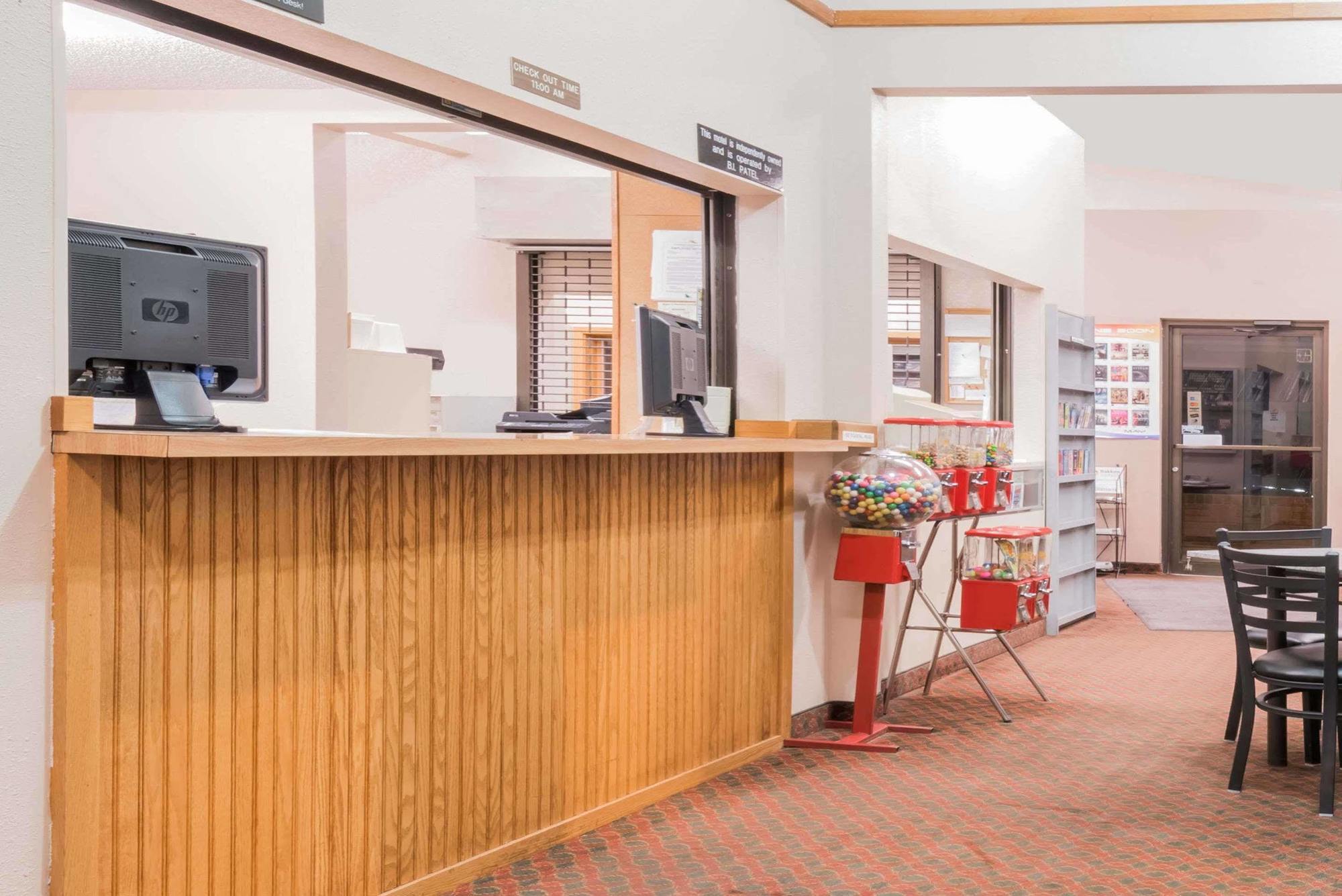 Super 8 By Wyndham Glendive Otel Dış mekan fotoğraf