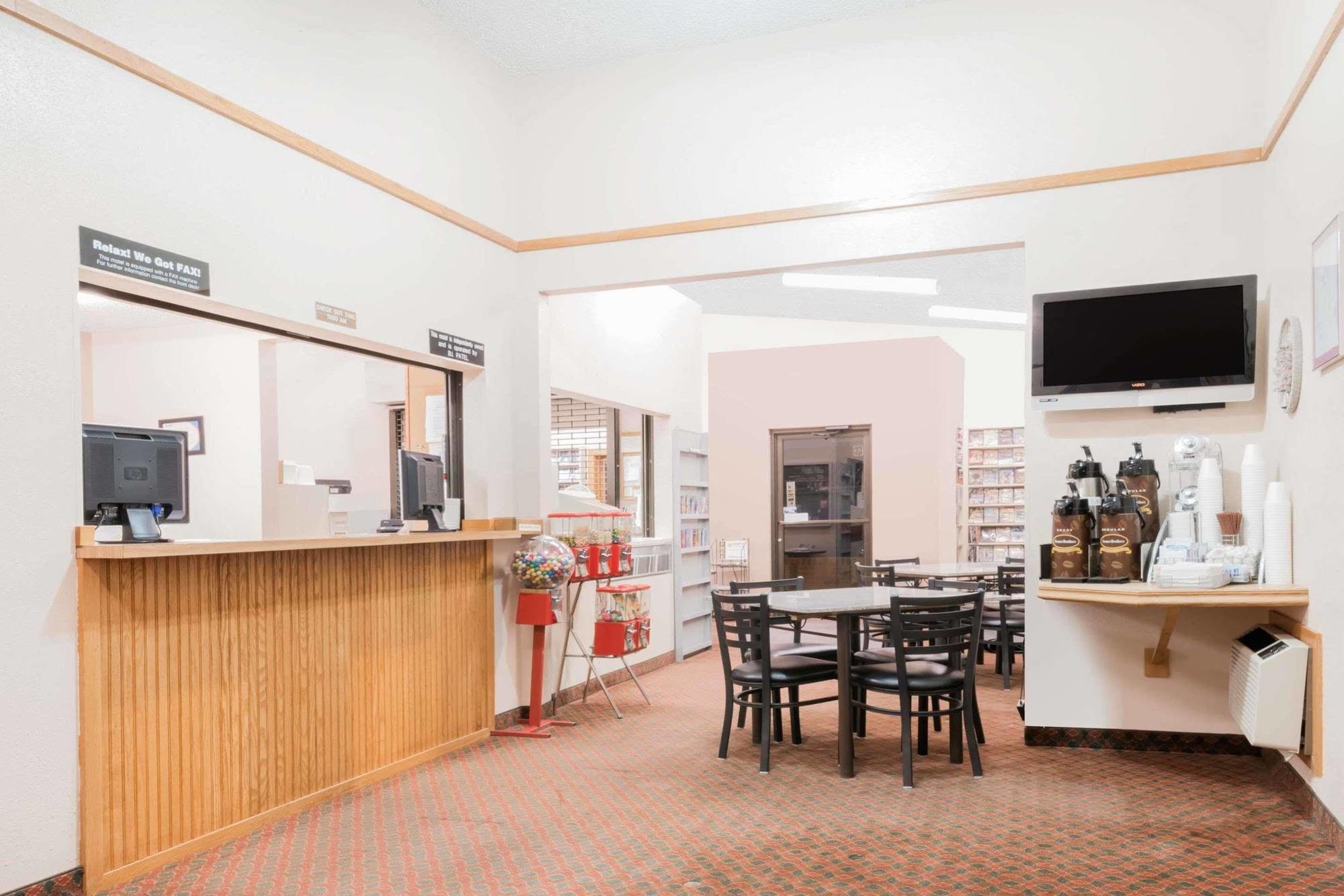 Super 8 By Wyndham Glendive Otel Dış mekan fotoğraf