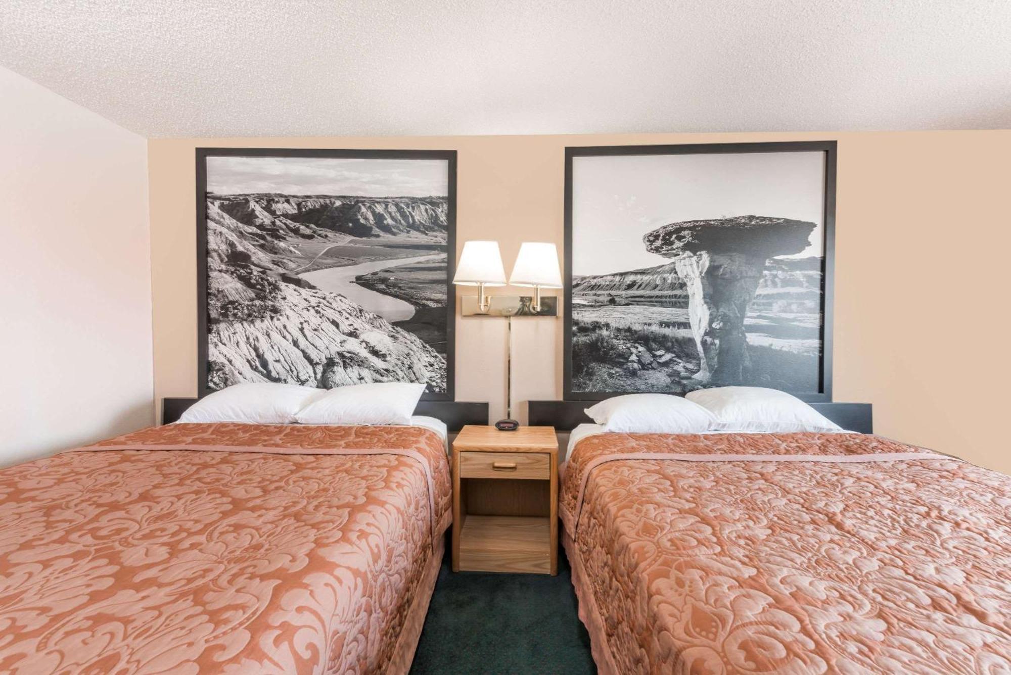 Super 8 By Wyndham Glendive Otel Dış mekan fotoğraf